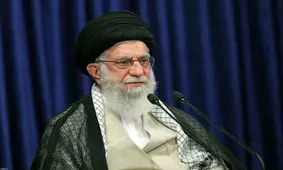 تصویری کمتر دیده شده از رهبر انقلاب در کنار پدرشان