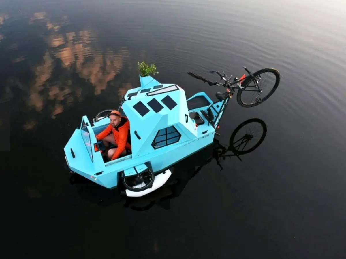 قایقی ویژه که روی زمین و دریا حرکت می‌کند+تصاویر