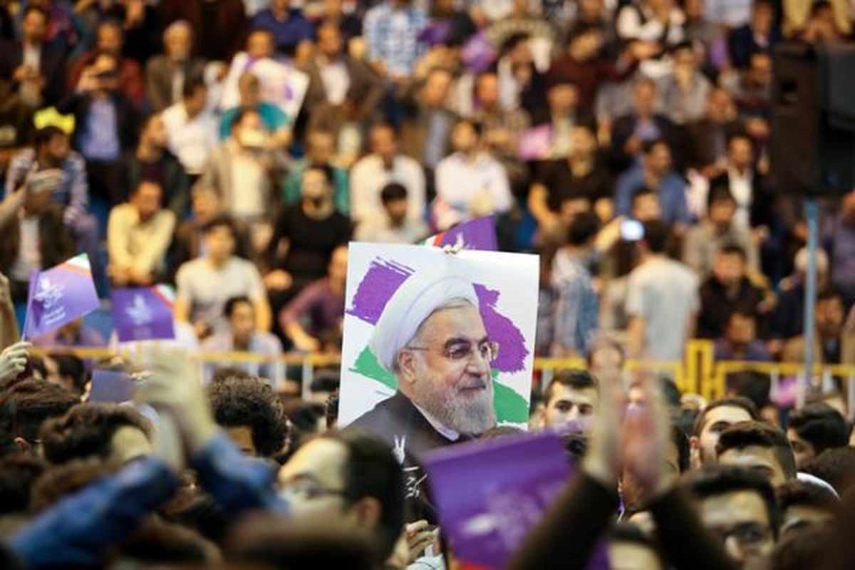عکس متفاوت حامیان روحانی در زمان ورود رئیسی به بوشهر