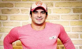 اجرای بی‌نظیر آهنگ «گریه نکن که سرنوشت» آرتوش توسط یوسف تیموری/ فیلم