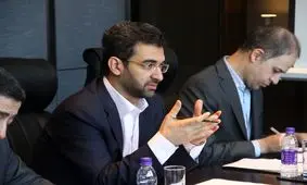 پیگیری آذری جهرمی برای لغو ممنوعیت واردات تلفن همراه بالای ۳۰۰ یورو