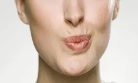 جلوگیری از چین و چروک دور لب با چند پیشنهاد ساده