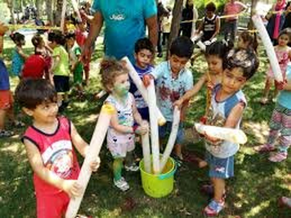 کودکان در سیل عظیم اولویتهای خانواده گم شدهاند