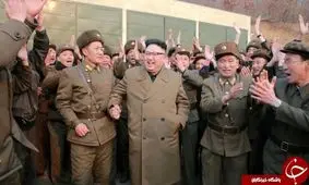 رهبر کره شمالی به چه کسی کولی داد +عکس