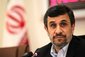 فیلم؛ حضور محمود احمدی‌نژاد در حرم مطهر حضرت معصومه(س)