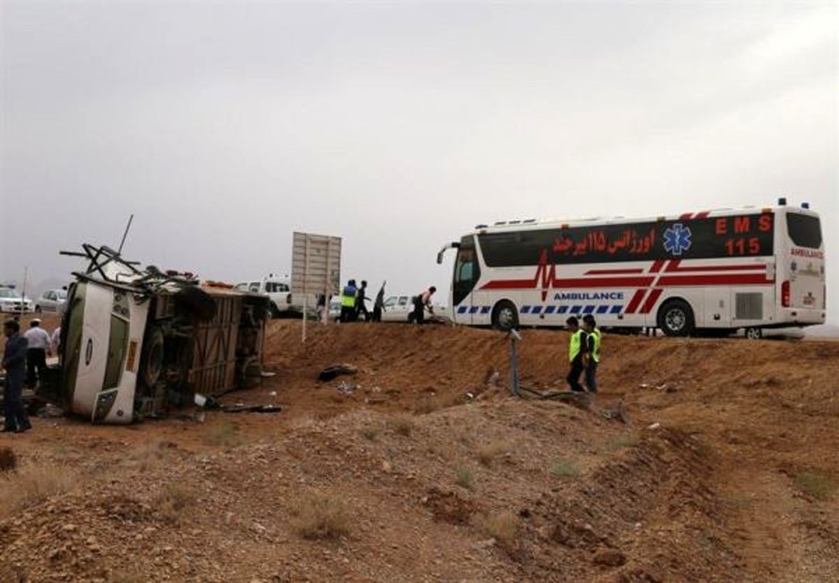 ۱۸ کشته و زخمی در واژگونی اتوبوس در محور بیرجند - طبس + تصاویر