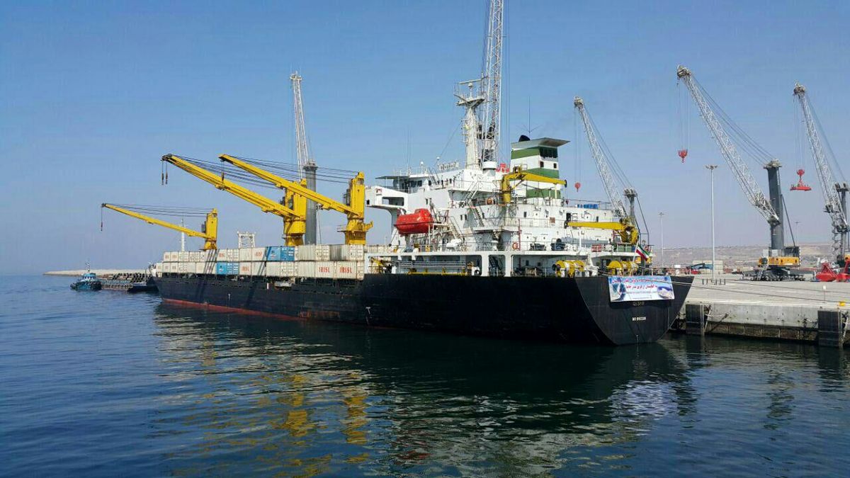 بیش از ۸۵ درصد تجارتمان از طریق دریاست/ دزدان دریایی موشک دارند!