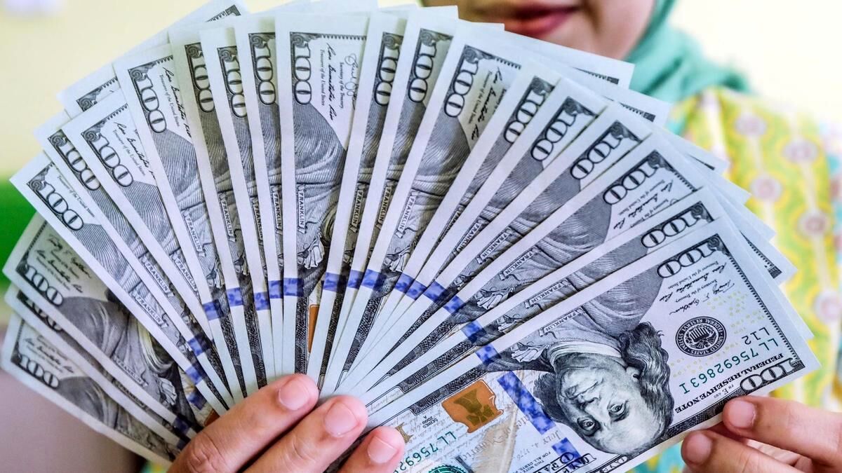 وقتی سیاستهای پولی دولت، فعالان اقتصادی را وادار به پولشویی میکند / چرا ارز ۴۲۰۰تومانی حذف شد؟ بانک مرکزی برنامه ریزی برای بازار ارز ندارد