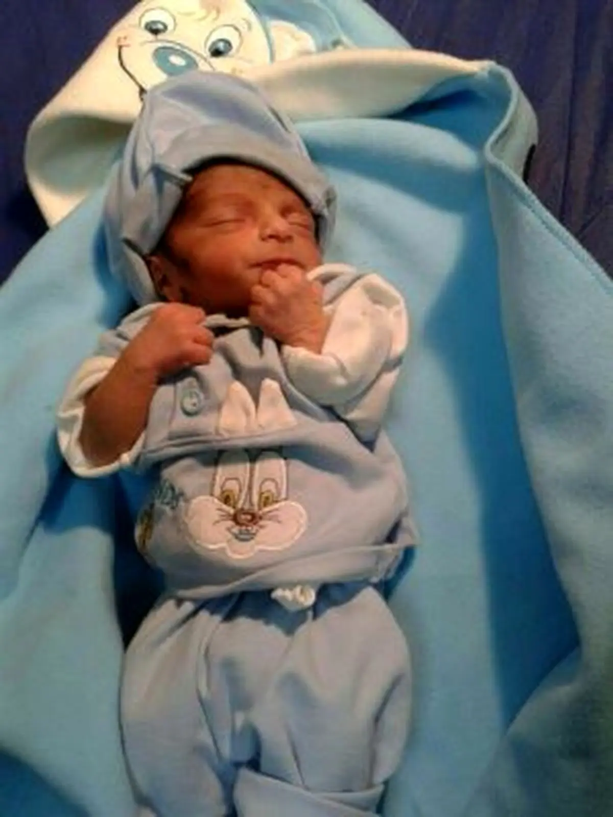 نوزاد رها شده در بازار شهرستان آباده