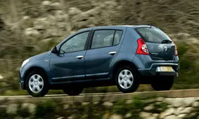 پارس خودرو "رنو ساندرو" را بعد از سه سال بدون پلاک به مشتریان خود تحویل داد