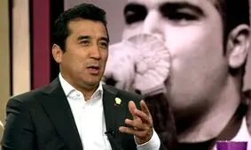 جمله خنده‌داری که خداداد عزیزی پشت لباسش نوشت/عکس