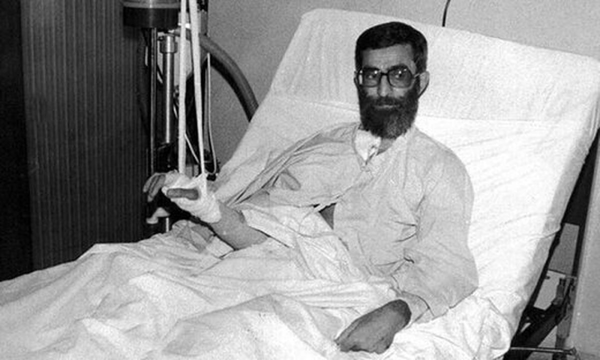 ماجرای ترور آیتالله خامنهای از زبان همسر ایشان؛آن روز برای ناهار منتظرشان بودیم/مجبور شدند بدل آقای خامنهای را دربرانکارد بگذارند