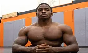 مردی که از نفرت دیگران انگیزه ای برای زندگی ساخت