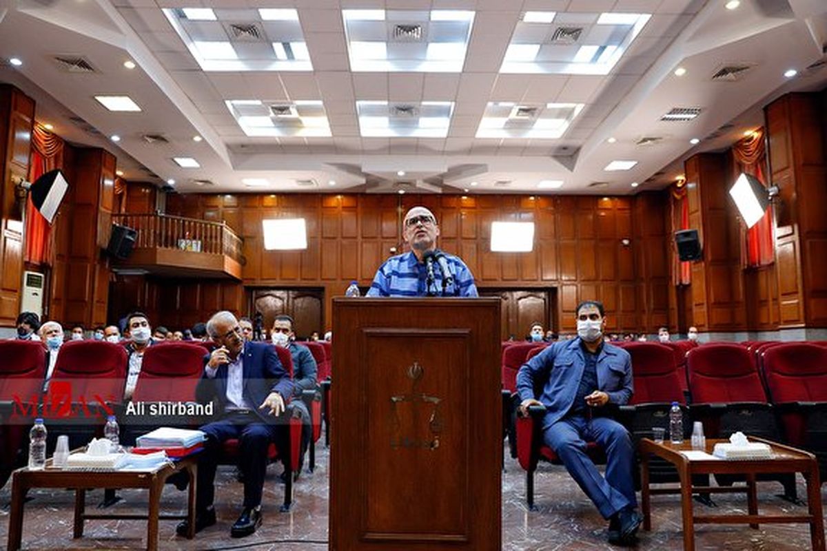 نماینده دادستان: طبری بازپرس را به جرم اعتنا نکردن به توصیه‌های خلاف قانونش از خانه سازمانی بیرون کرد / فیلم
