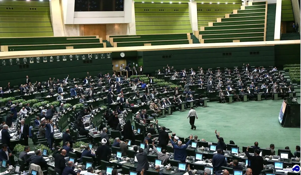 ۱۰۰ نماینده تست کرونا دادند / الزام نمایندگان به استفاده از ماسک