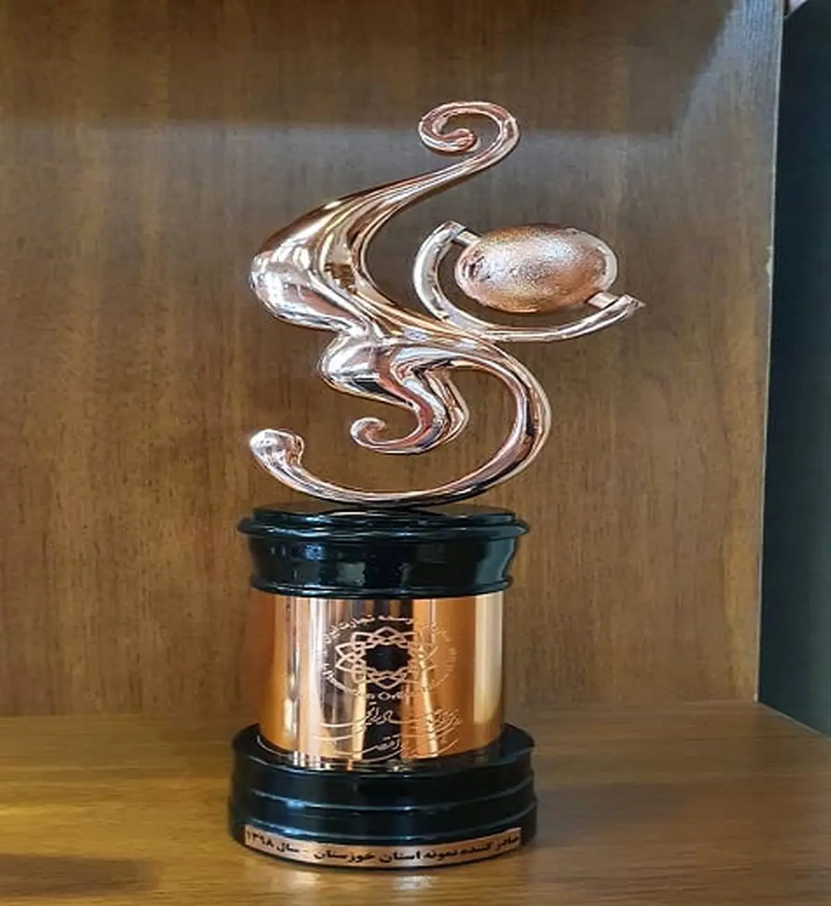 استاندار خوزستان : صادرکنندگان افسران جنگ اقتصادی هستند / انتخاب شرکت فولاد اکسین خوزستان به عنوان صادر کننده برتر سال 1398