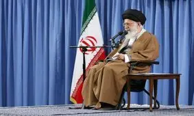 جمعی از مردم، با حضرت آیت‌الله خامنه‌ای دیدار می‌کنند