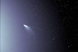انتشار تصاویر جدید دنباله‌داری که در آسمان می‌درخشد