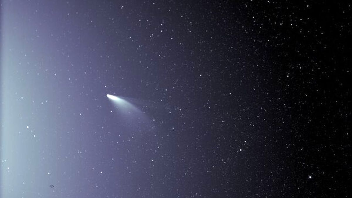 انتشار تصاویر جدید دنباله‌داری که در آسمان می‌درخشد