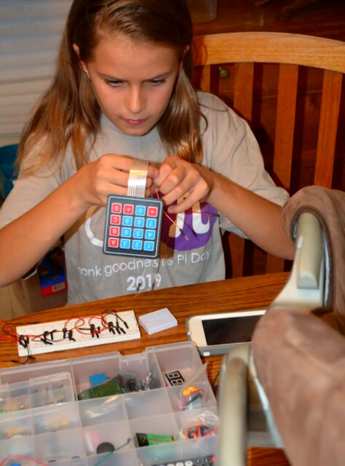 اختراع دختر ۱۲ ساله برای نجات جان کودکان جامانده در خودرو