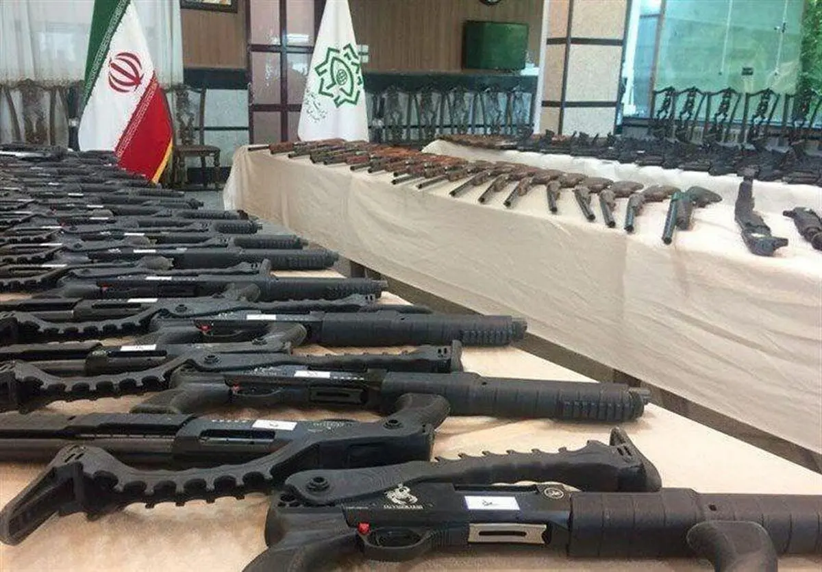انهدام باند قاچاق سلاح و مهمات غیرمجاز در مرکز ایران / کشف ۴۶ قبضه سلاح جنگی از متهمان