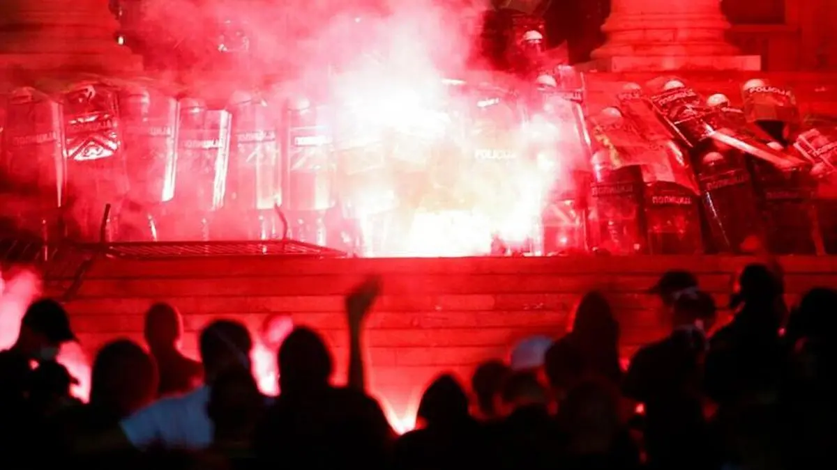 تلاش مخالفان برای تصرف پارلمان 