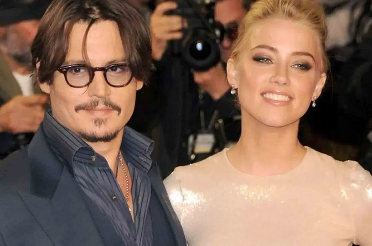 جانی دپ با خون خود روی آینه چه نوشت؟