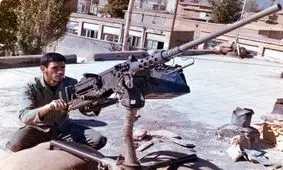 تصویری متفاوت از سردار سلیمانی در کنار شهیدی که ۱۱ بار مجروح شد