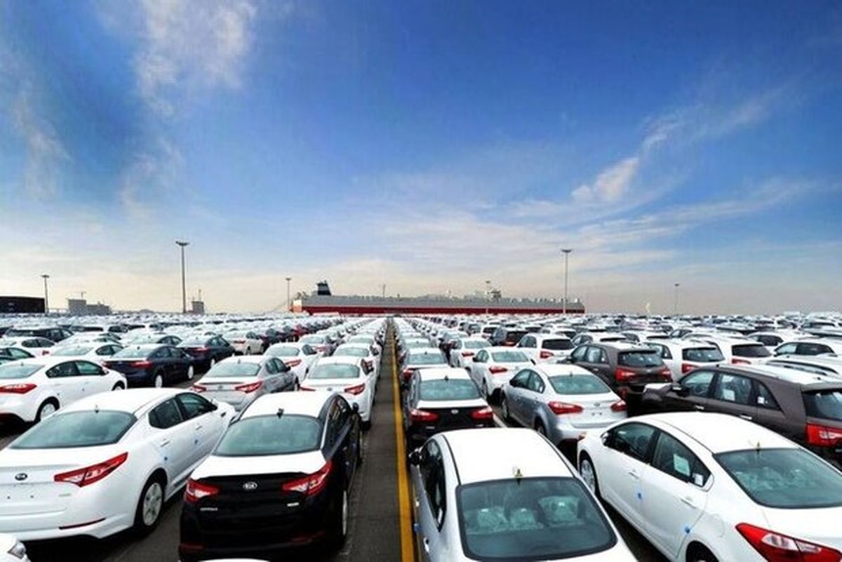 شناور حامل خودروهای خارجی قاچاق در آبهای استان بوشهر کشف شد