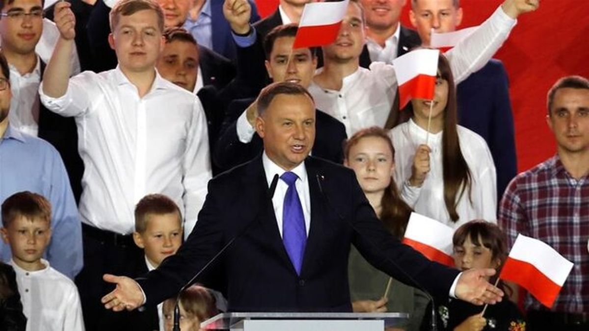 رئیس‌جمهوری کنونی لهستان پیشتاز دور دوم انتخابات