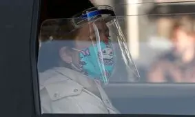 ماسک یا طلق محافظ، کدامیک برای جلوگیری از ابتلا به کرونا موثرتر است؟