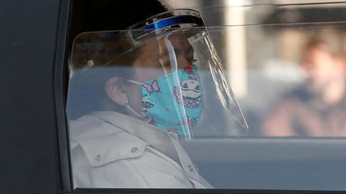 ماسک یا طلق محافظ، کدامیک برای جلوگیری از ابتلا به کرونا موثرتر است؟