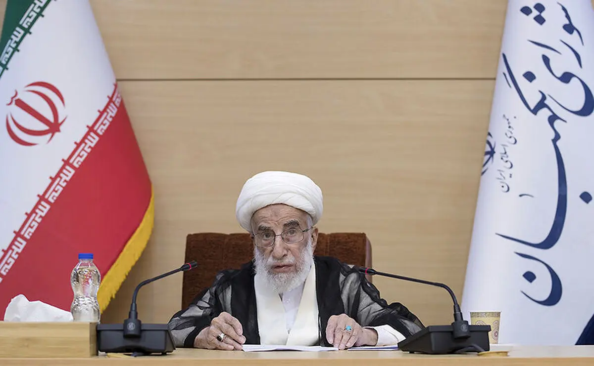 مجلس برای رفع مشکلات معیشتی مردم چاره‌جویی کند