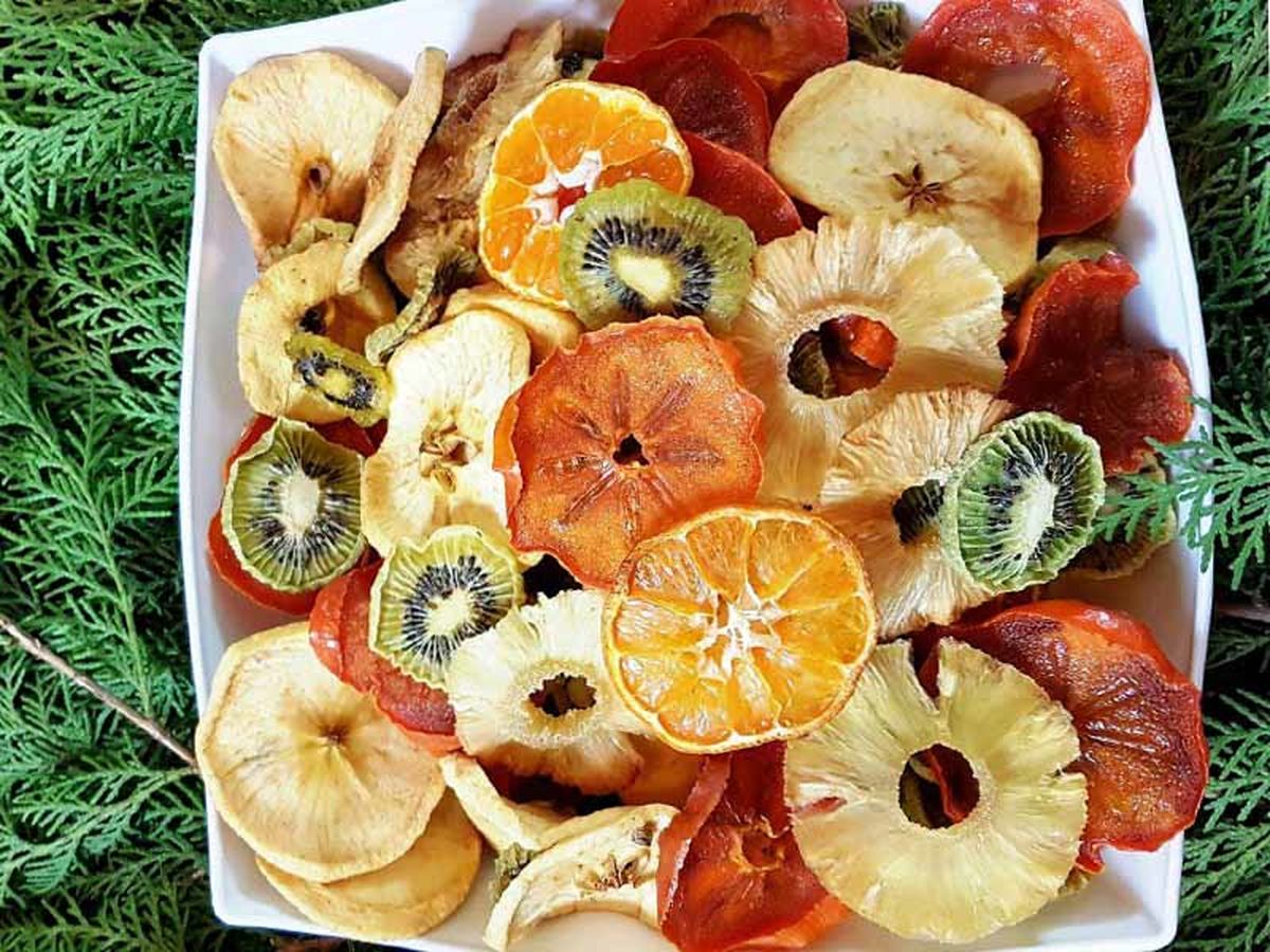 باغداران استان تهران سالانه ۱۵ هزار تُن میوه خشک تولید می کنند