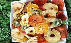 باغداران استان تهران سالانه ۱۵ هزار تُن میوه خشک تولید می کنند
