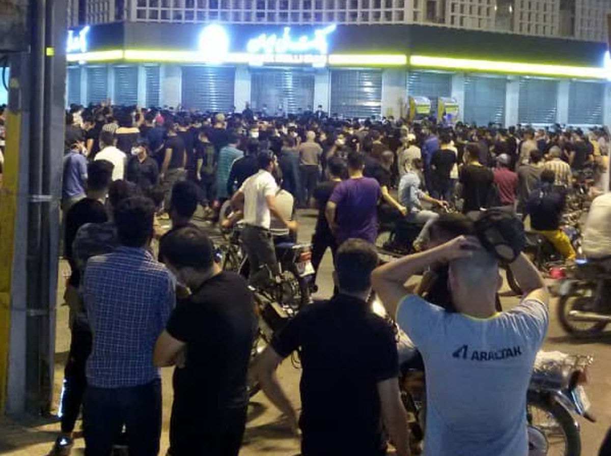 پلیس: تعداد کمی از مردم بهبهان برای اعتراض به وضعیت اقتصادی تجمع و اقدام به سردادن شعارهای هنجارشکنانه کردند