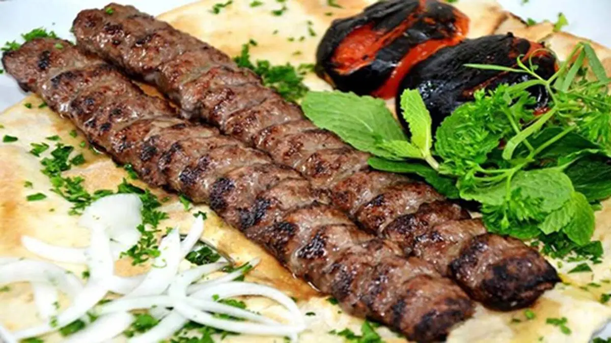 فوت‌و‌فن‌های تهیه کباب کوبیده و راز نریختن از روی سیخ