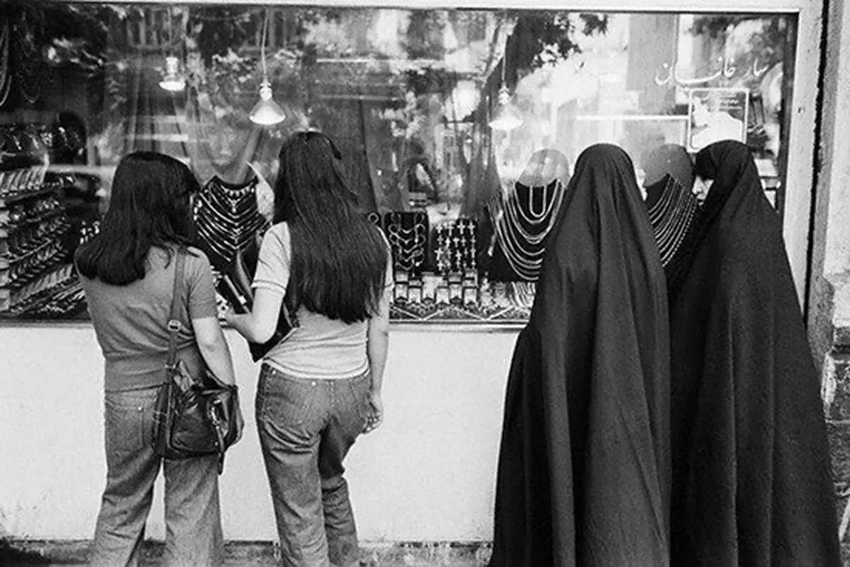 زنِ ایرانی ایده‌آل ۱۰۰سال گذشته، چگونه زنی‌ است؟