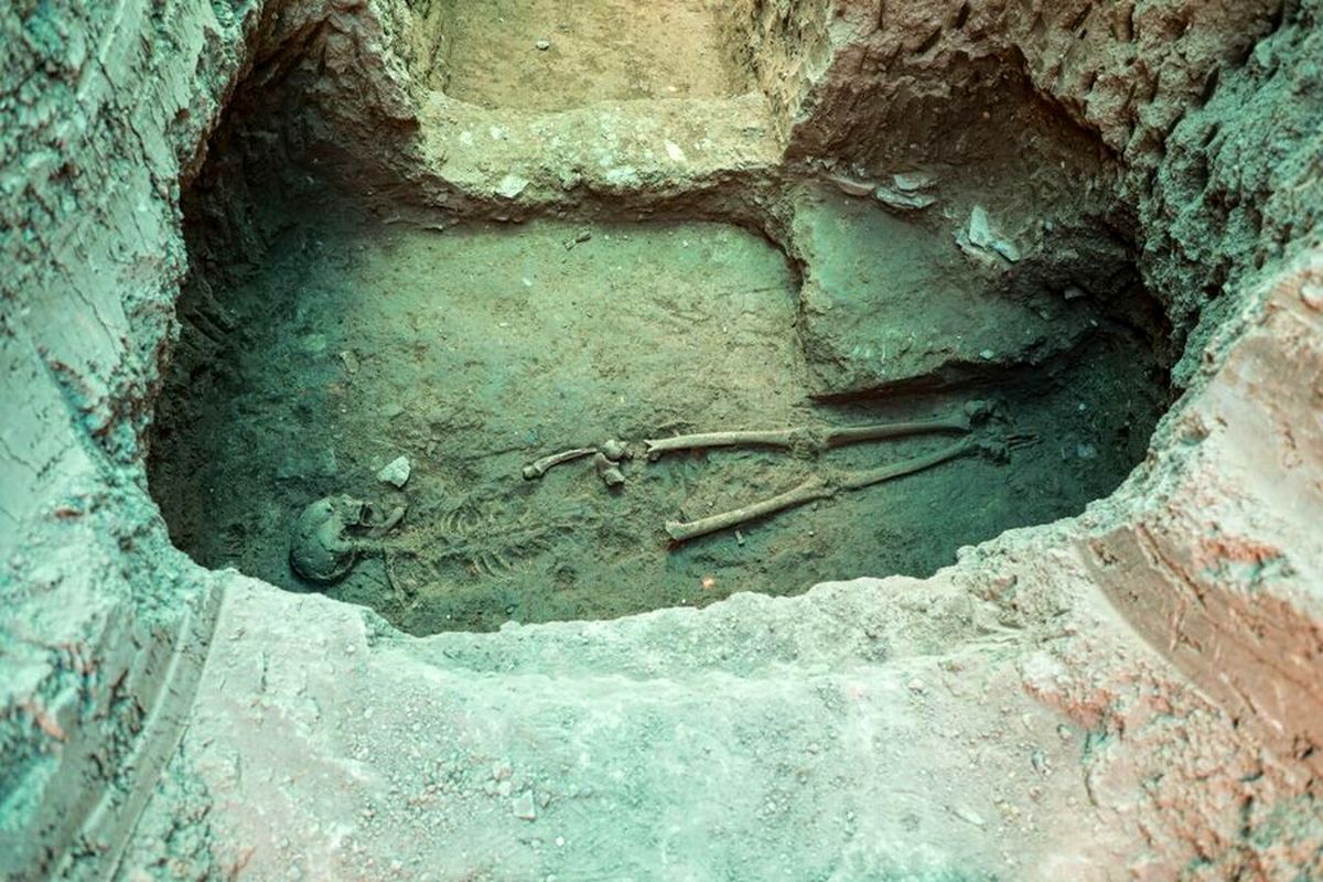 کشف اسکلت ۲۰۰۰ ساله بانوی اشکانی در تپه اشرف اصفهان