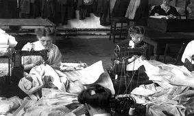 دیدار شاه قاجار از کارخانه لباس‌دوزی ویلسون‌ها در شهر لیدز