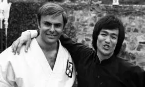 هم‌بازی بروس‌لی درگذشت