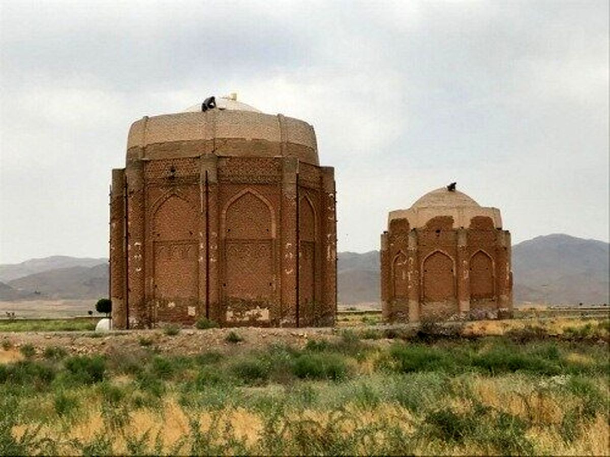 مرمت برجهای دوگانه خرقان در شهرستان آوج آغاز شد