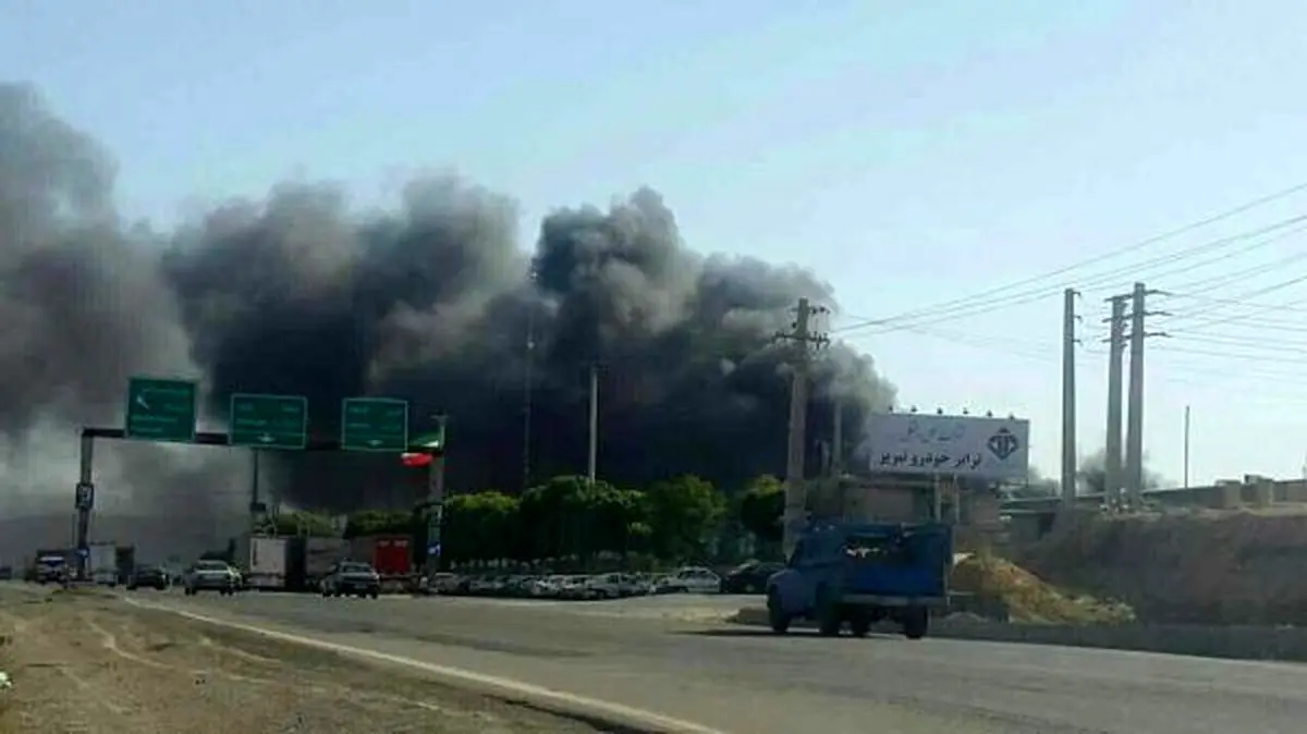 کارخانه ایران‌خودرو در تبریز آتش گرفت + عکس