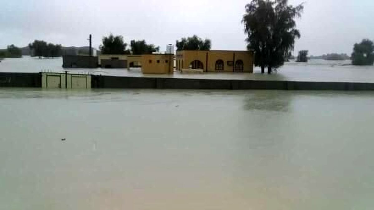 جاری شدن سیل در رودخانه سرباز / فیلم