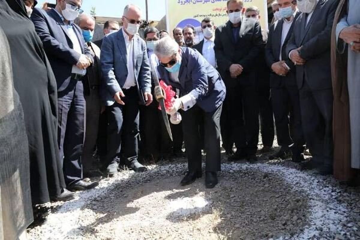 کلنگ پروژه ۲۰۰۰ واحدی مسکن محرومان استان زنجان بر زمین زده شد