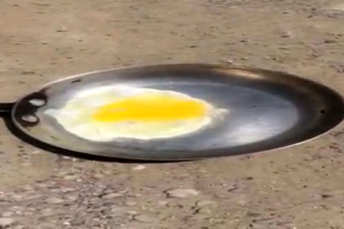 فیلم/ گرمای عجیب جنوب؛ پختن تخم‌مرغ روی زمین داغ خوزستان در ۴۰ ثانیه‌