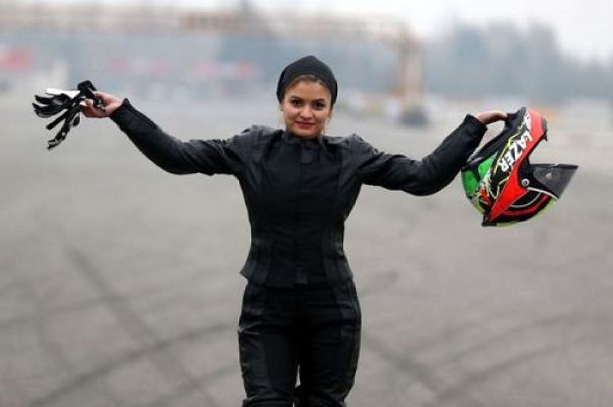 دختر موتورسوار ایرانی بین بانوان آمریکایی جنجال به پا کرد