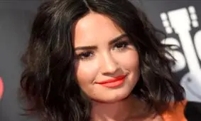 نامزدی خواننده معروف با بازیگر هالیوود