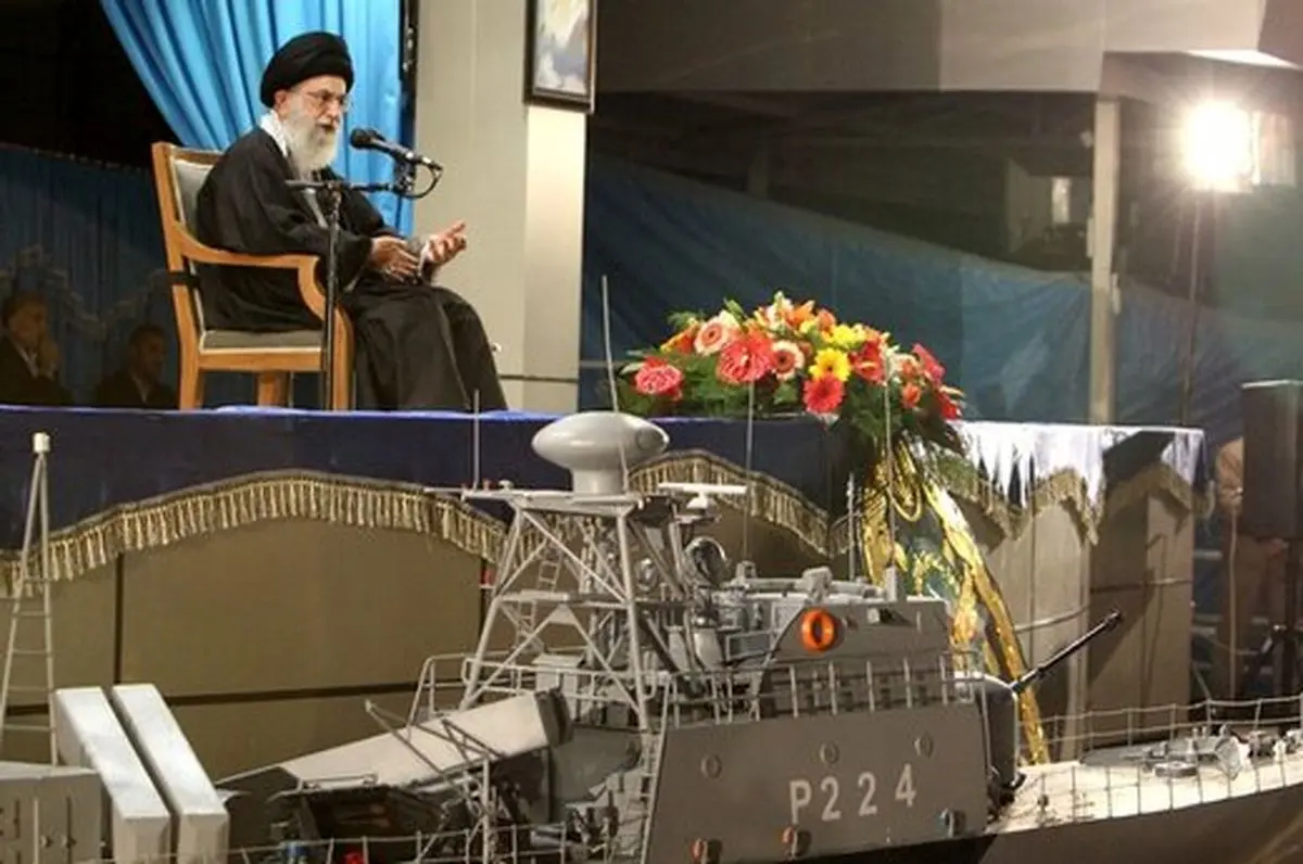 واکنش متفاوت رهبر انقلاب به شعار «جانم فدای رهبر» نیروهای نظامی