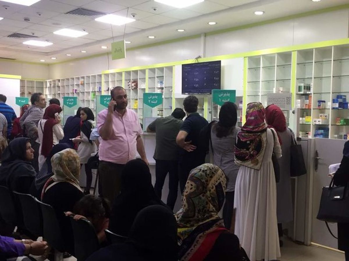 عدم رعایت فاصلهگذاری اجتماعی در برخی مطبها و داروخانههای همدان